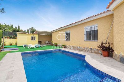 Bright 3 bedroom Villa for sale in Busot, Valencia