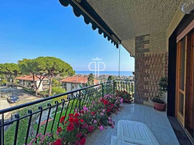 Bright 4 bedroom Penthouse for sale with sea view in Vallecrosia, Liguria