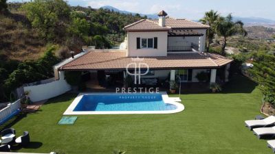 8 bedroom Villa for sale with panoramic view in Monda, Andalucia