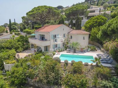 Refurbished 4 bedroom Villa for sale with sea view in Sainte Maxime, Cote d