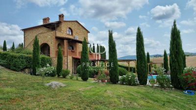 4 bedroom Villa for sale with countryside and panoramic views in Volterra, Tuscany