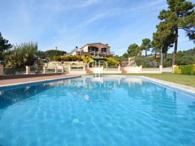 Spacious 6 bedroom Villa for sale with panoramic view in Lloret de Mar, Catalonia