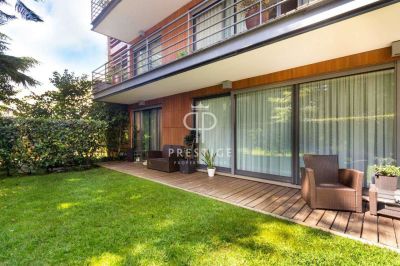 Bright 4 bedroom Apartment for sale in Ramalde, Porto, Northern Portugal