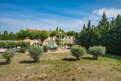 Character 7 bedroom Farmhouse for sale in Saint Remy de Provence, Cote d'Azur French Riviera