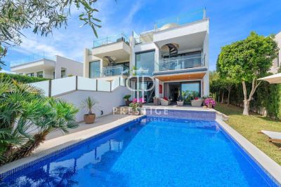 Bright Lovingly Maintained , Sea View Villa with 4 bedrooms Alcanada Alcudia