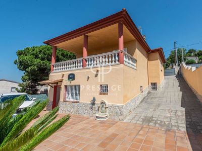 Lovingly Maintained 4 bedroom Villa for sale with countryside view in Vidreres, Catalonia