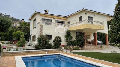 3 bedroom Villa for sale with panoramic view with Income Potential in Lloret de Mar, Catalonia