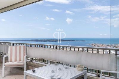 Bright 3 bedroom Apartment for sale with panoramic view and sea view views in Cannes, Cote d