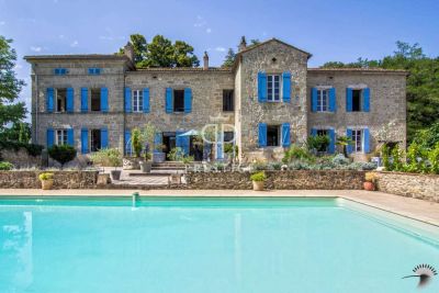 14 bedroom Chateau for sale with panoramic view with Income Potential in Montignac de Lauzun, Eymet, Aquitaine