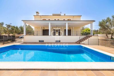 Bright 5 bedroom Villa for sale with sea view and countryside view in Palma, Mallorca
