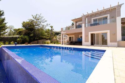 Luxury 3 bedroom Villa for sale with panoramic view in Vale da Pinta, Lagos, Algarve