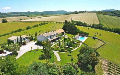 Lovingly Maintained 18 bedroom Complex for sale with panoramic view in Carcassonne, Languedoc-Roussillon