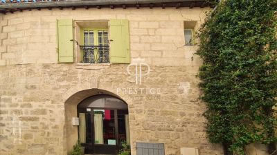 Character 2 bedroom Townhouse for sale in Uzes, Languedoc-Roussillon