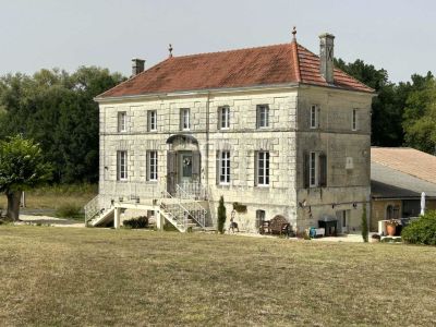 Exclusive 5 bedroom Manor House for sale with countryside view in Saint Thomas de Conac, Poitou-Charentes