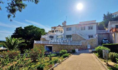 4 bedroom Villa for sale with sea view with Income Potential in Benajarafe, Andalucia