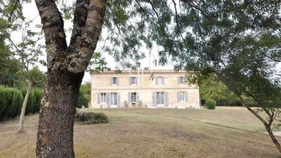 Character 4 bedroom Manor House for sale in Saint Emilion, Aquitaine