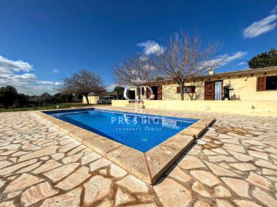 Quiet 4 bedroom Farmhouse for sale with sea view and countryside view views in Son Carrio, Mallorca