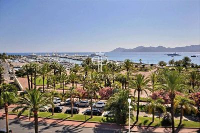 Immaculate 2 bedroom Penthouse for sale with panoramic view and sea view in La Croisette, Cannes, Cote d'Azur French Riviera