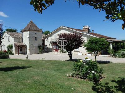 Character 8 bedroom Chateau for sale with panoramic view and countryside view views in Duras, Aquitaine