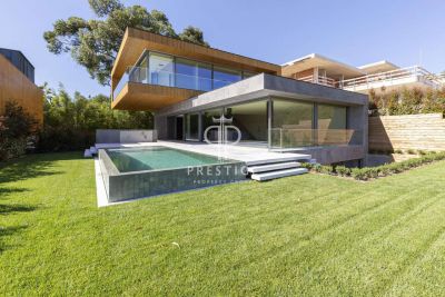 Immaculate 4 bedroom Villa for sale in Cascais, Central Portugal