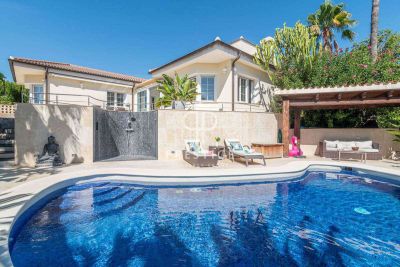 Income Producing 4 bedroom Villa for sale with sea view in El Campello, Valencia