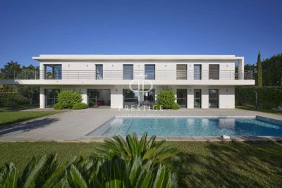 Luxury 5 bedroom Villa for sale with sea view in Les Issambres, Cote d