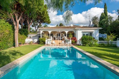 Stunning 4 bedroom Villa for sale with panoramic view in Hacienda Las Chapas, Marbella, Andalucia