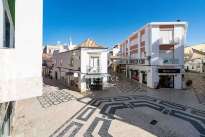 Refurbished 5 bedroom Complex for sale in Faro, Algarve