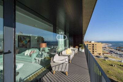 Immaculate 4 bedroom Apartment for sale with sea view in Canidelo, Porto, Northern Portugal