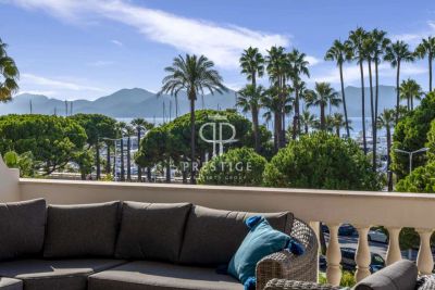 Bright 3 bedroom Apartment for sale with sea view in La Croisette, Cannes, Cote d