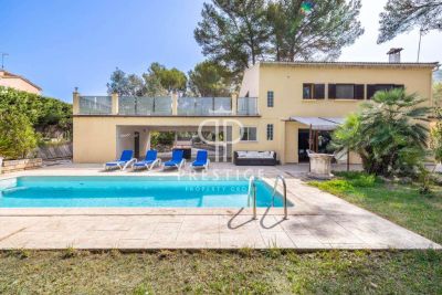 Quiet 6 bedroom Villa for sale with countryside view in Pollenca, Mallorca