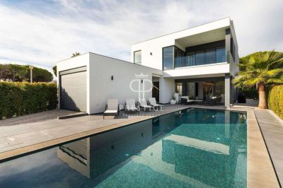 Immaculate 4 bedroom Villa for sale with countryside view and sea view views in Vale Do Lobo, Algarve