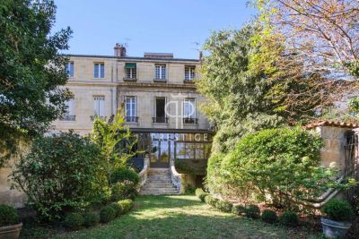 Character 2 bedroom Duplex for sale in Bordeaux, Aquitaine