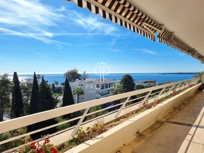 Bright 3 bedroom Penthouse for sale with sea view in Californie, Cannes, Cote d'Azur French Riviera