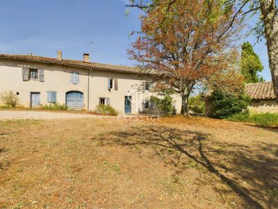 6 bedroom Farmhouse for sale with panoramic view with Income Potential in Gaillac, Midi-Pyrenees