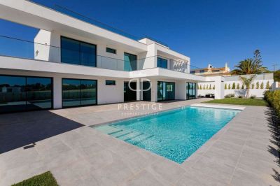 Contemporary 4 bedroom Villa for sale with sea view and panoramic view views in Albufeira, Algarve