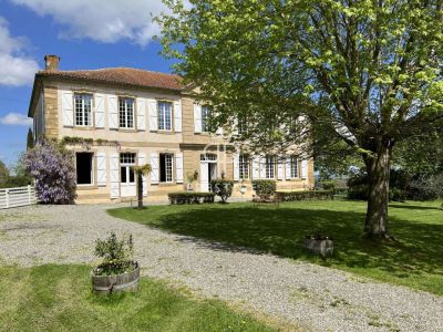 Character 5 bedroom Chateau for sale with panoramic view in Mirande, Midi-Pyrenees