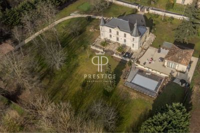 Immaculate 5 bedroom Chateau for sale with panoramic view in Saint Emilion, Aquitaine