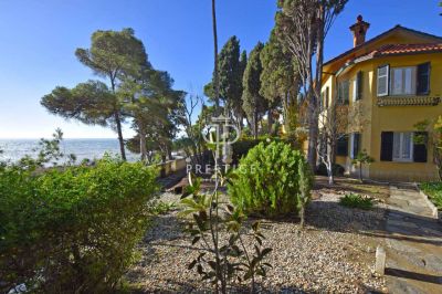 Pied a l'eau 4 bedroom Villa for sale with sea view in Sanremo, Liguria