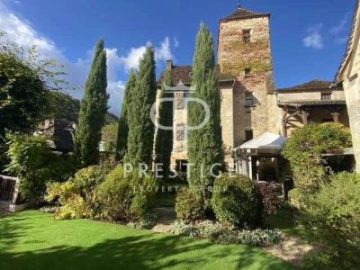 Historical 8 bedroom Medieval Watchtower for sale in Cahors, Midi-Pyrenees