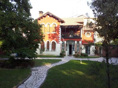 Income Potential 4 bedroom Villa for sale in Marghera, Veneto