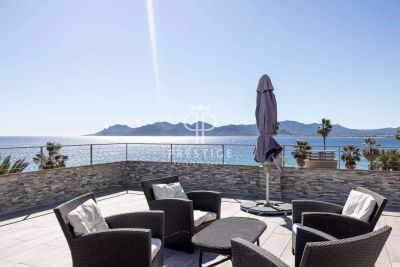 Luxury 4 bedroom Penthouse for sale with panoramic view and sea view views in Cannes, Cote d