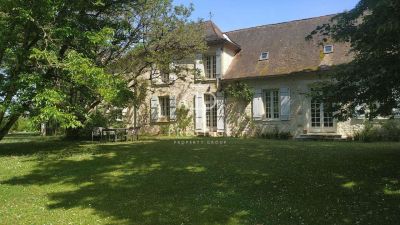 Beautiful 5 bedroom Chateau for sale with countryside view in Bergerac, Aquitaine