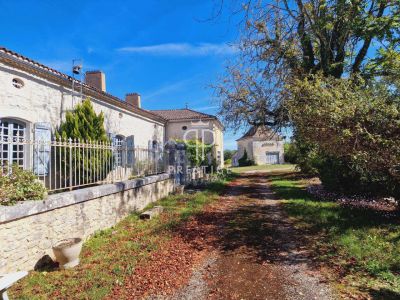 Character 5 bedroom Manor House for sale with countryside view in Eymet, Aquitaine