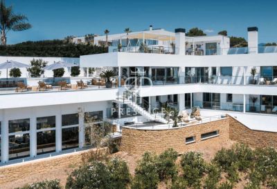 Stunning 5 bedroom Villa for sale with sea view in El Herrojo, Benahavis, Andalucia