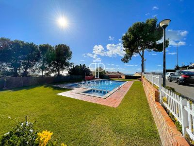 Spacious 4 bedroom Villa for sale with sea view in Barcelona, Catalonia