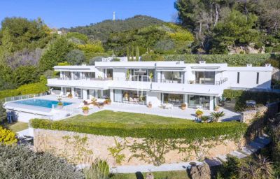 Wow factor 5 bedroom Villa for sale with panoramic view and sea view views in Villefranche sur Mer, Cote d