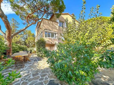 Authentic 4 bedroom Villa for sale with sea view in La Croix Valmer, Cote d'Azur French Riviera