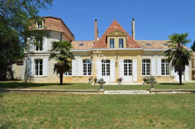 Character 9 bedroom Manor House for sale with countryside view in Saint Philippe du Seignal, Aquitaine