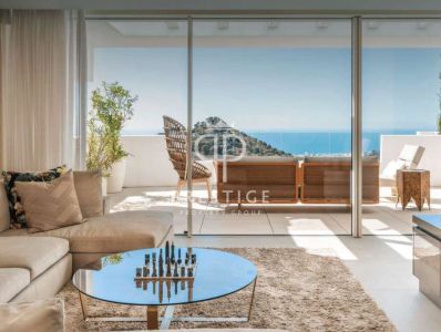 Luxury 3 bedroom Triplex for sale with sea view in Ojen, Andalucia